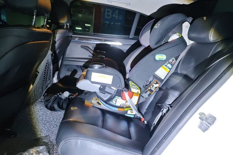 Used BMW 5 Series 2014 525Li Luxury Design Package Left Rear Seat