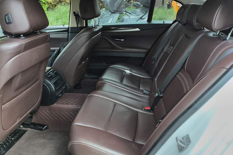 Used BMW 5 Series 2014 525Li Luxury Design Package Left Rear Seat