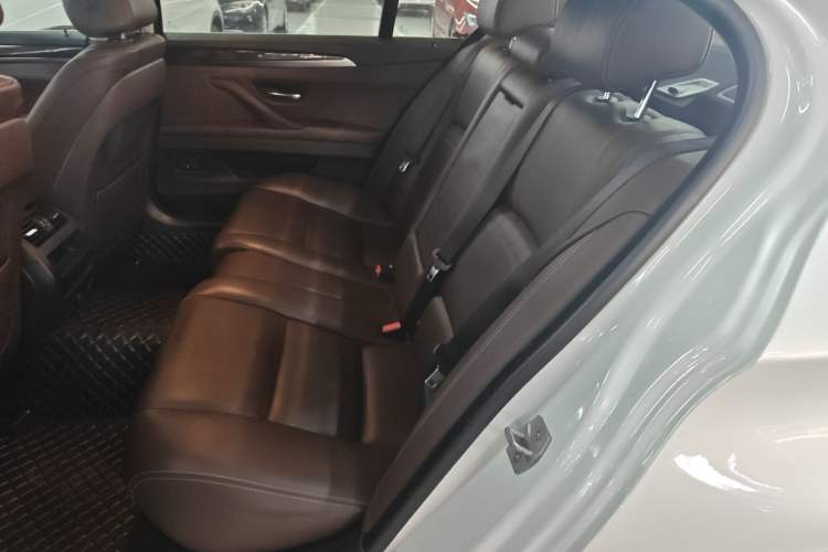 Used BMW 5 Series 2014 525Li Luxury Design Package Left Rear Seat