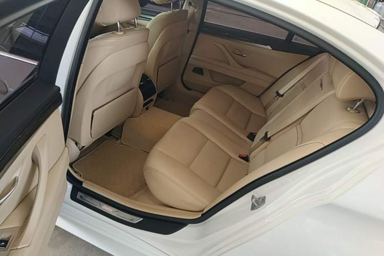 Used BMW 5 Series 2014 525Li Luxury Design Package Left Rear Seat