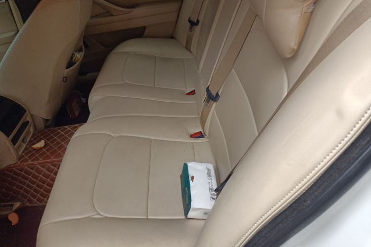 Used BMW 5 Series 2014 525Li Luxury Design Package Left Rear Seat