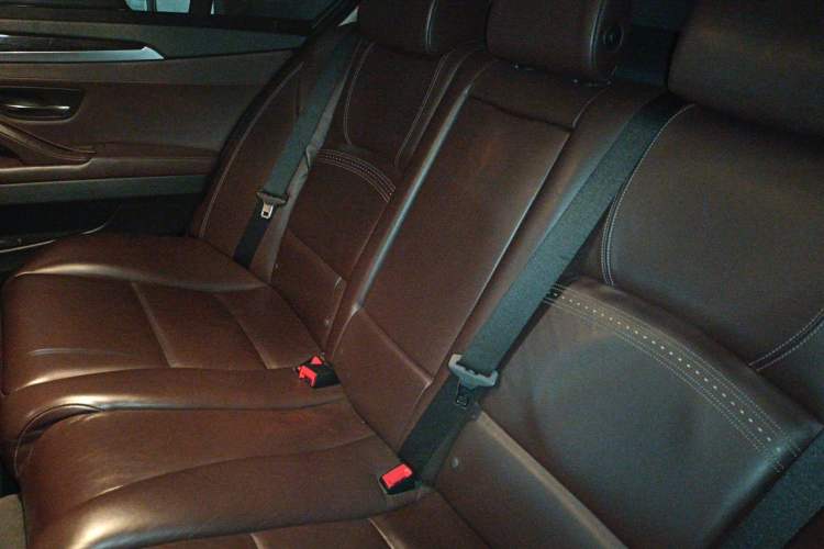 Used BMW 5 Series 2014 525Li Luxury Design Package Left Rear Seat