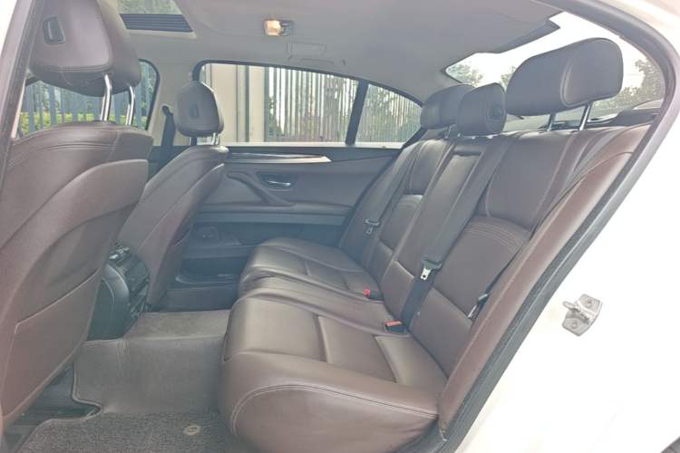 Used BMW 5 Series 2014 525Li Luxury Design Package Left Rear Seat