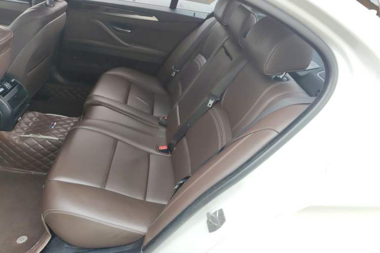 Used BMW 5 Series 2014 525Li Luxury Design Package Left Rear Seat