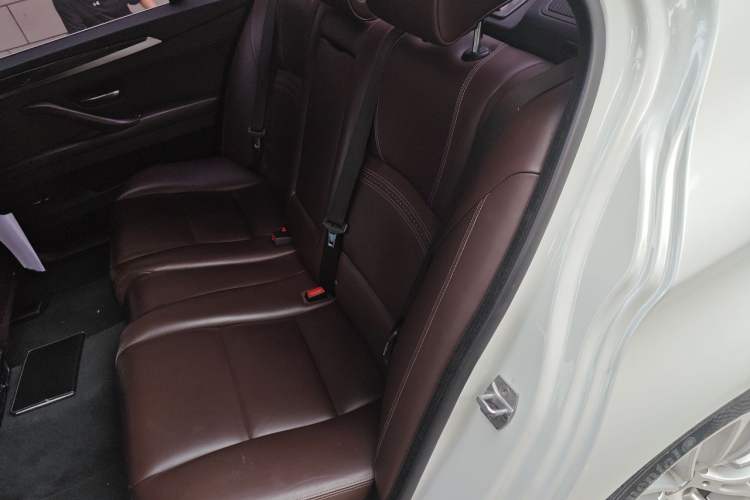 Used BMW 5 Series 2014 525Li Luxury Design Package Left Rear Seat