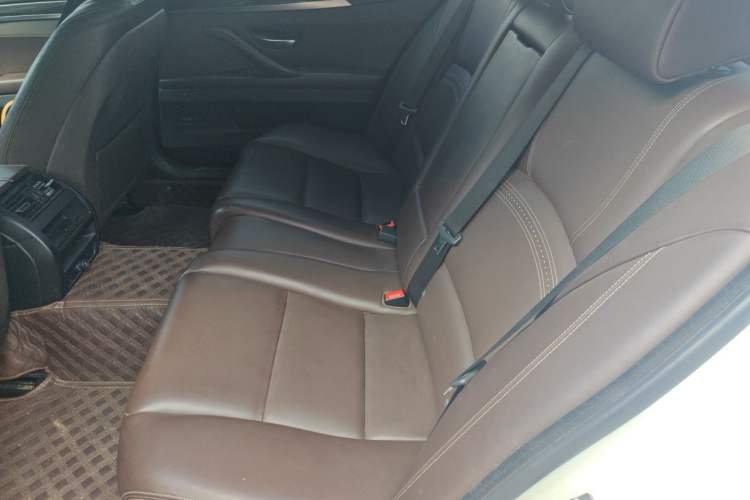 Used BMW 5 Series 2014 525Li Luxury Design Package Left Rear Seat