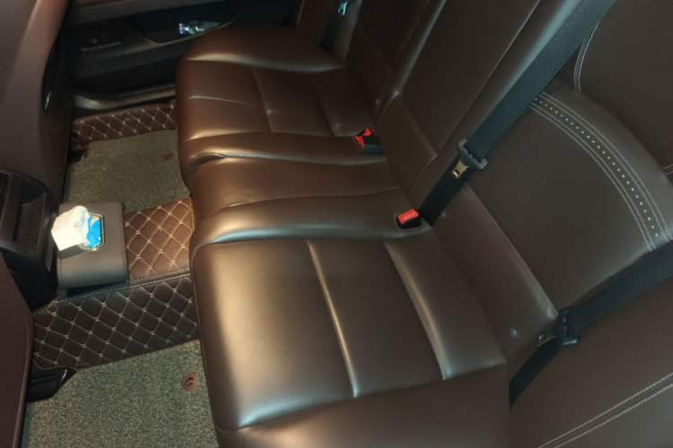 Used BMW 5 Series 2014 525Li Luxury Design Package Left Rear Seat
