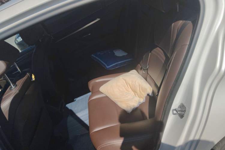 Used BMW 5 Series 2014 525Li Luxury Design Package Left Rear Seat