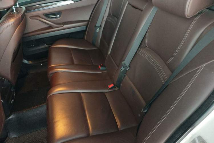 Used BMW 5 Series 2014 525Li Luxury Design Package Left Rear Seat