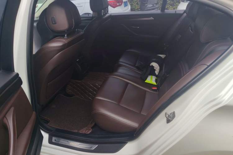 Used BMW 5 Series 2014 525Li Luxury Design Package Left Rear Seat