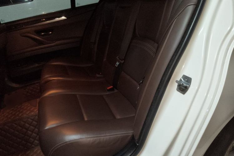 Used BMW 5 Series 2014 525Li Luxury Design Package Left Rear Seat