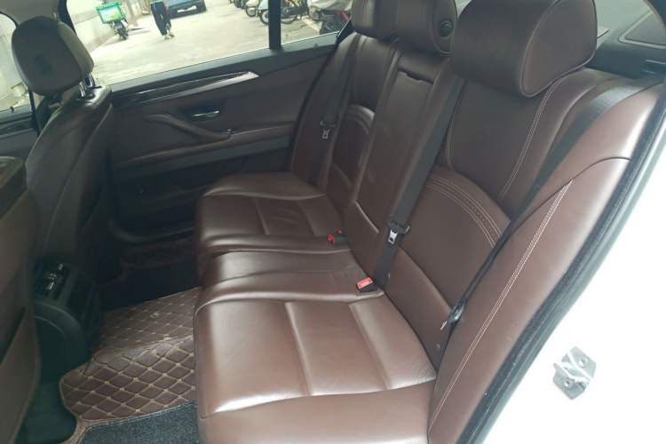 Used BMW 5 Series 2014 525Li Luxury Design Package Left Rear Seat