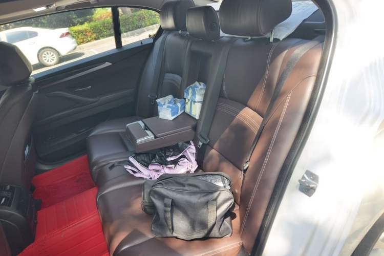 Used BMW 5 Series 2014 525Li Luxury Design Package Left Rear Seat