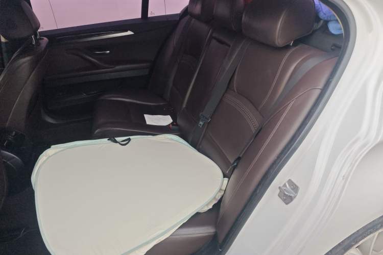 Used BMW 5 Series 2014 525Li Luxury Design Package Left Rear Seat