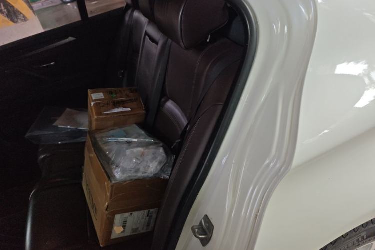 Used BMW 5 Series 2014 525Li Luxury Design Package Left Rear Seat
