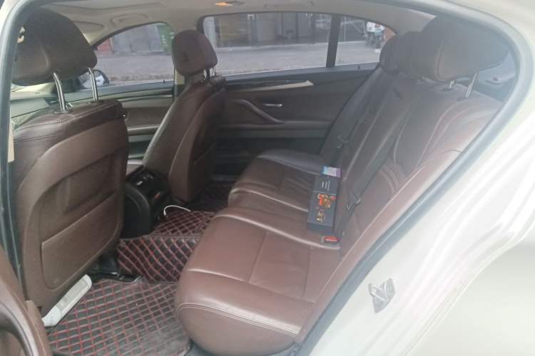 Used BMW 5 Series 2014 525Li Luxury Design Package Left Rear Seat