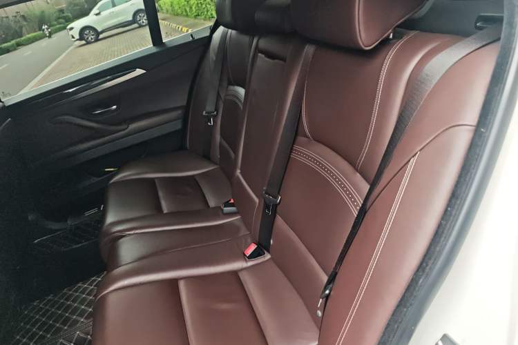 Used BMW 5 Series 2014 525Li Luxury Design Package Left Rear Seat