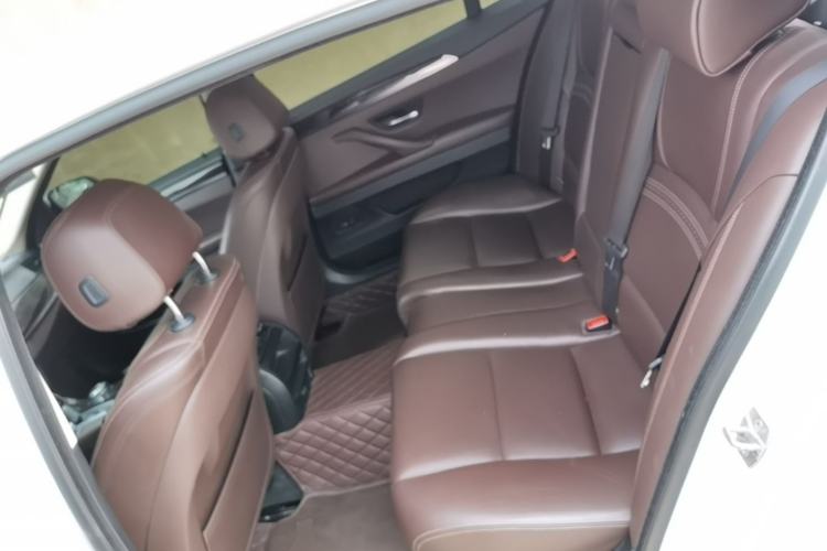 Used BMW 5 Series 2014 525Li Luxury Design Package Left Rear Seat