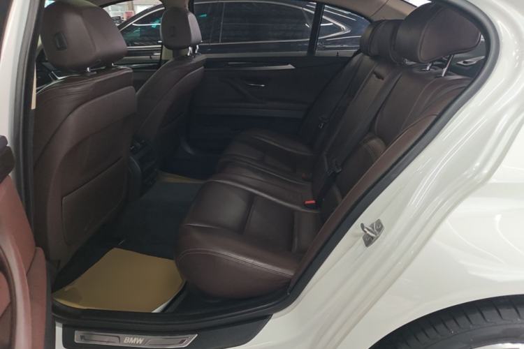 Used BMW 5 Series 2014 525Li Luxury Design Package Left Rear Seat