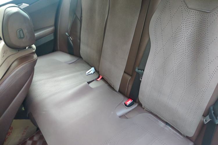 Used BMW 5 Series 2014 525Li Luxury Design Package Left Rear Seat