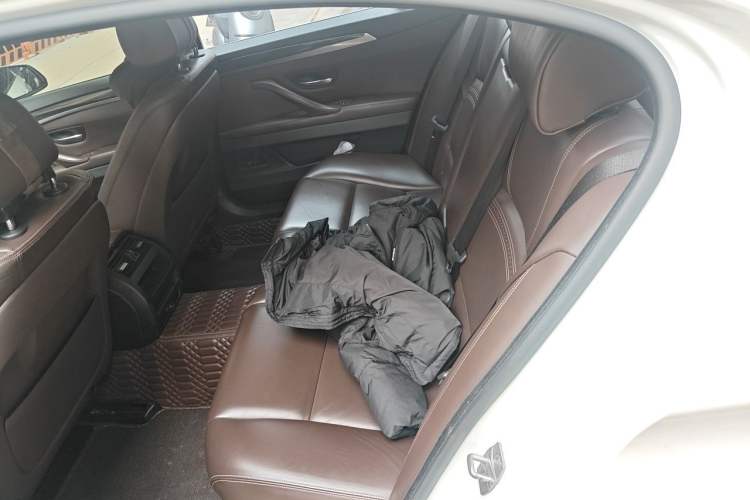 Used BMW 5 Series 2014 525Li Luxury Design Package Left Rear Seat