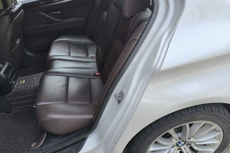 Used BMW 5 Series 2014 525Li Luxury Design Package Left Rear Seat