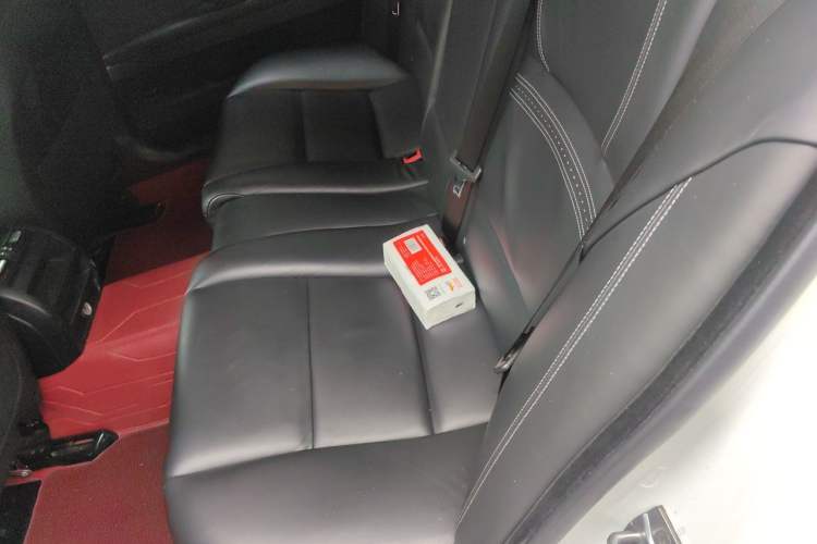 Used BMW 5 Series 2014 525Li Luxury Design Package Left Rear Seat