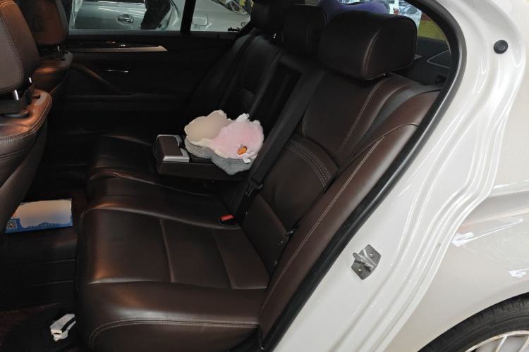 Used BMW 5 Series 2014 525Li Luxury Design Package Left Rear Seat