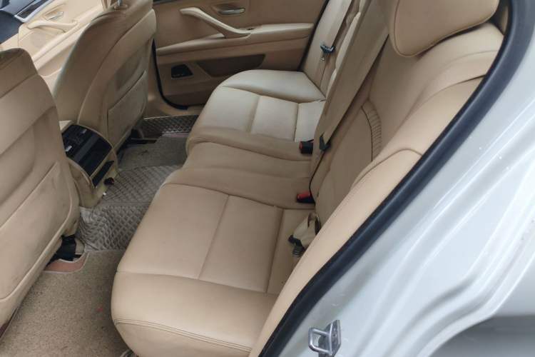 Used BMW 5 Series 2014 525Li Luxury Design Package Left Rear Seat