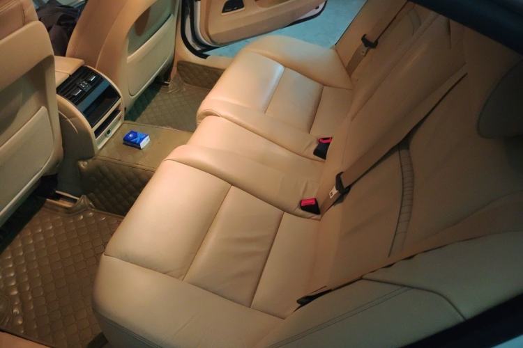 Used BMW 5 Series 2014 525Li Luxury Design Package Left Rear Seat