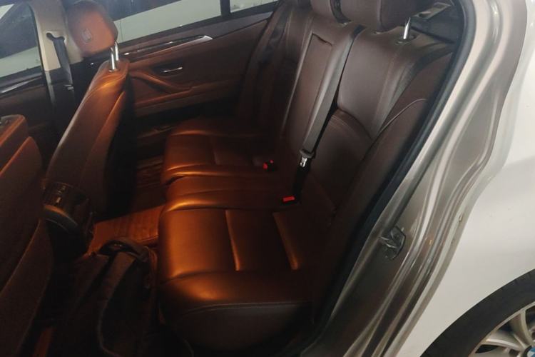 Used BMW 5 Series 2014 525Li Luxury Design Package Left Rear Seat