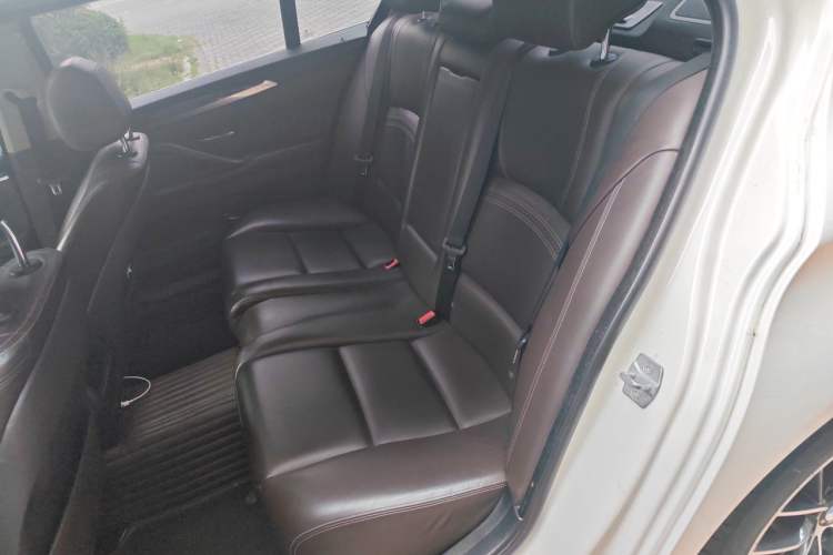 Used BMW 5 Series 2014 525Li Luxury Design Package Left Rear Seat