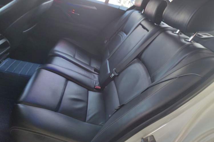 Used BMW 5 Series 2014 525Li Luxury Design Package Left Rear Seat
