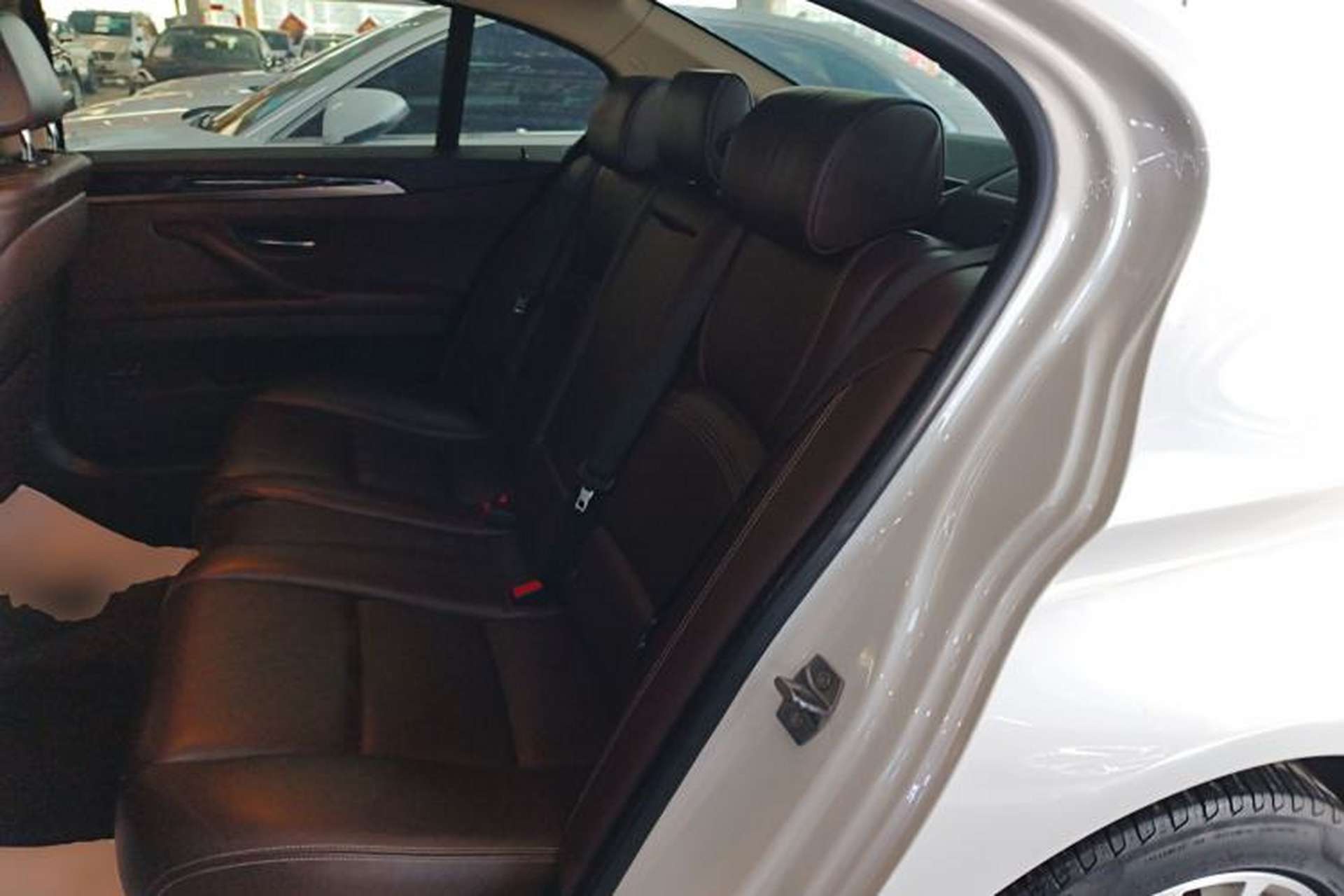 Used BMW 5 Series 2014 525Li Luxury Design Package Left Rear Seat