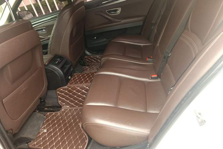 Used BMW 5 Series 2014 525Li Luxury Design Package Left Rear Seat