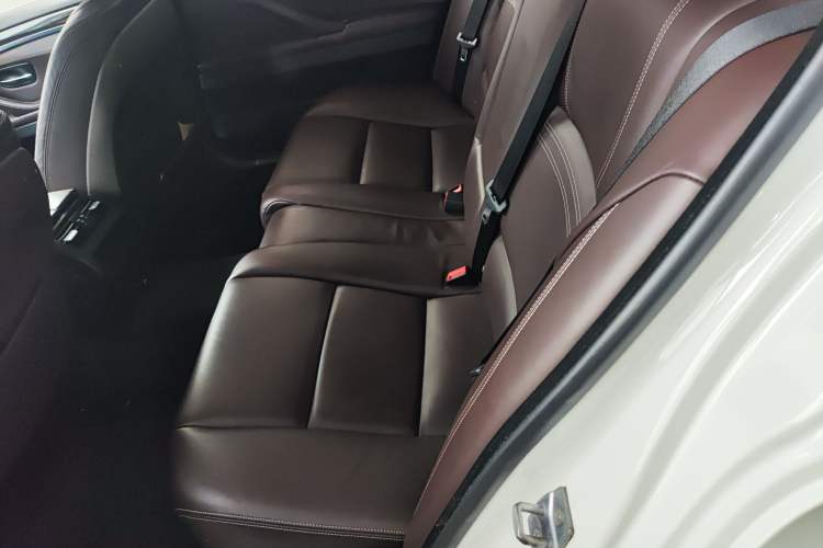 Used BMW 5 Series 2014 525Li Luxury Design Package Left Rear Seat
