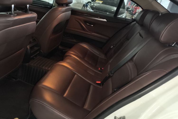 Used BMW 5 Series 2014 525Li Luxury Design Package Left Rear Seat