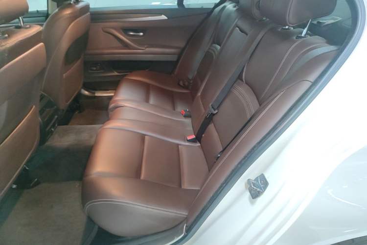 Used BMW 5 Series 2014 525Li Luxury Design Package Left Rear Seat
