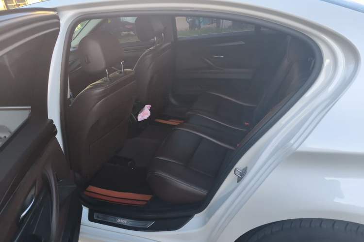 Used BMW 5 Series 2014 525Li Luxury Design Package Left Rear Seat