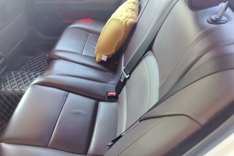 Used BMW 5 Series 2014 525Li Luxury Design Package Left Rear Seat