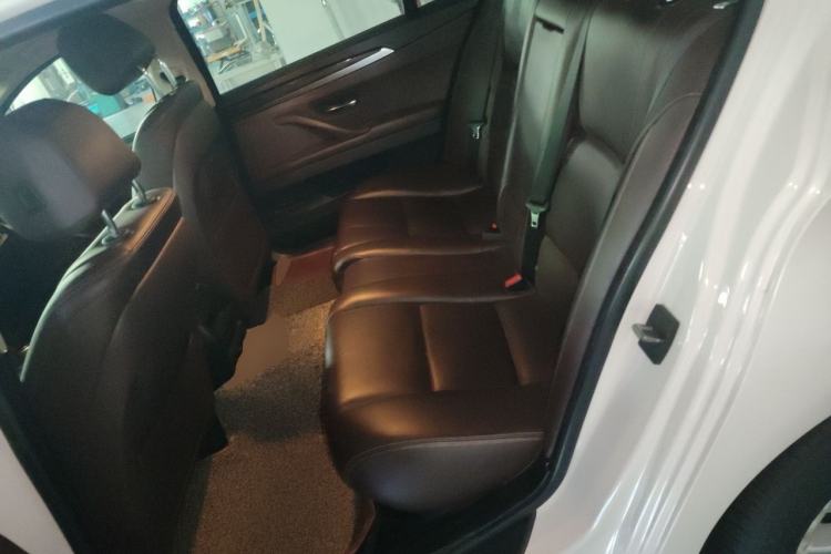 Used BMW 5 Series 2014 525Li Luxury Design Package Left Rear Seat