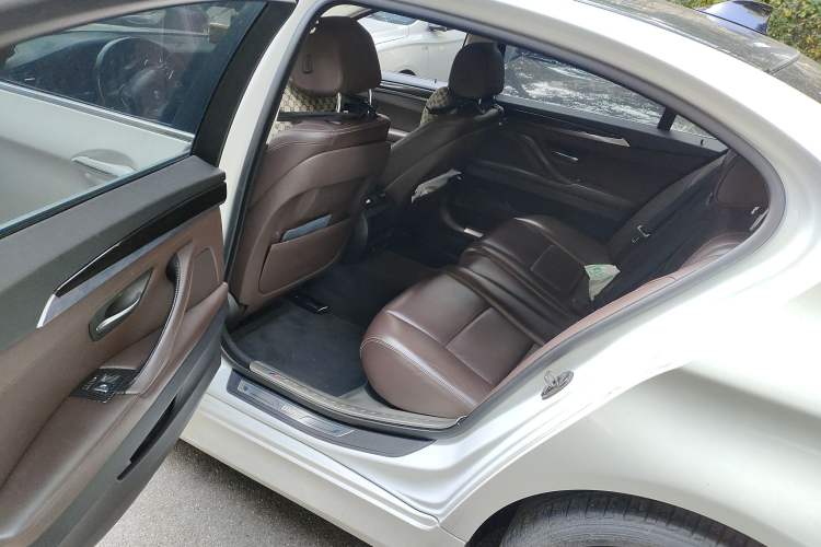 Used BMW 5 Series 2014 525Li Luxury Design Package Left Rear Seat
