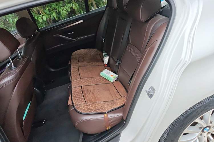 Used BMW 5 Series 2014 525Li Luxury Design Package Left Rear Seat