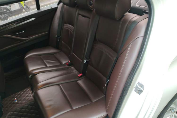 Used BMW 5 Series 2014 525Li Luxury Design Package Left Rear Seat