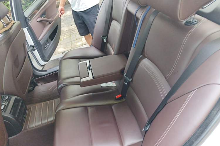 Used BMW 5 Series 2014 525Li Luxury Design Package Left Rear Seat