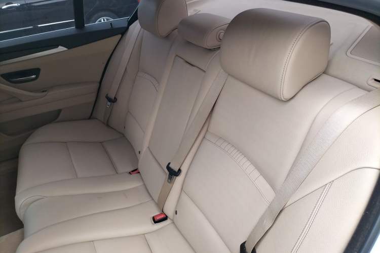 Used BMW 5 Series 2014 525Li Luxury Design Package Left Rear Seat