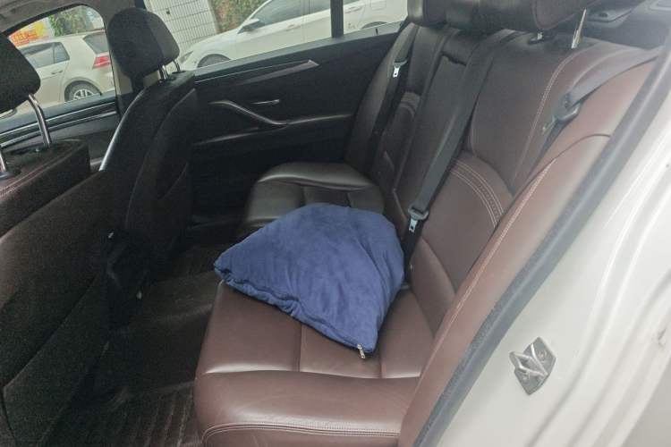 Used BMW 5 Series 2014 525Li Luxury Design Package Left Rear Seat