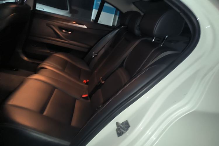Used BMW 5 Series 2014 525Li Luxury Design Package Left Rear Seat