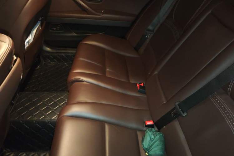 Used BMW 5 Series 2014 525Li Luxury Design Package Left Rear Seat