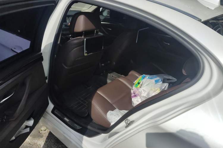 Used BMW 5 Series 2014 535Li Luxury Design Package Left Rear Seat